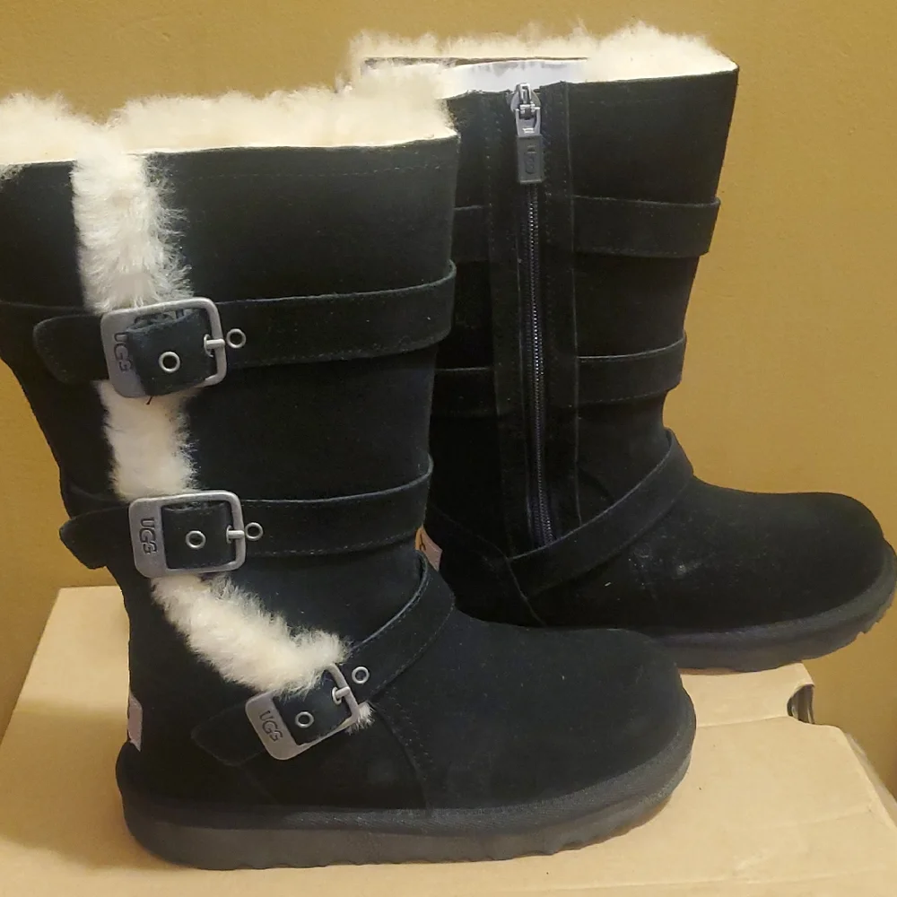 UGG Kids Black Winter Boots with Shearling Lining - Picture 1 of 8